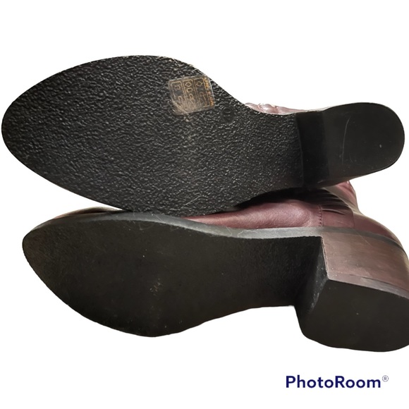 NWOT Italian leather burgundy ankle boot - Picture 3 of 4